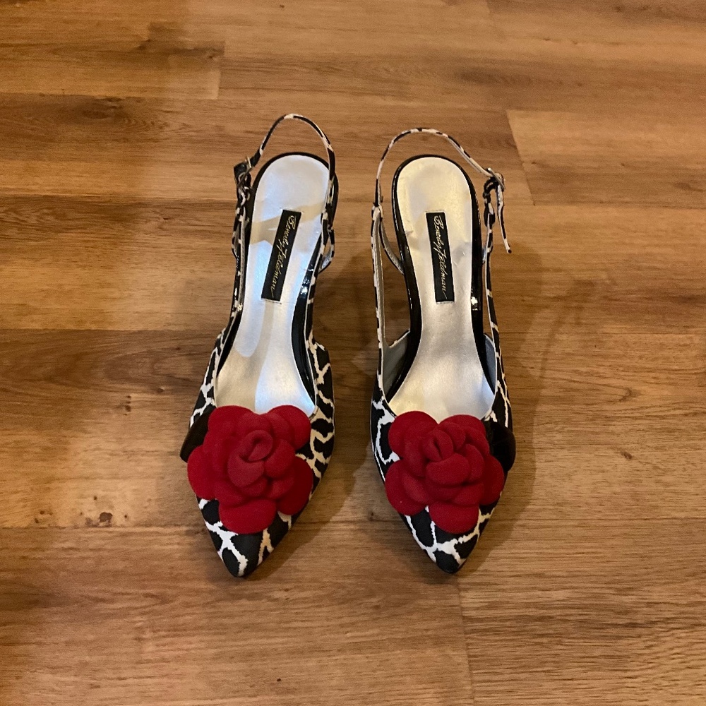 Beverly Feldman Black Giraffe Print Suede Rose Patent Leather Slingback